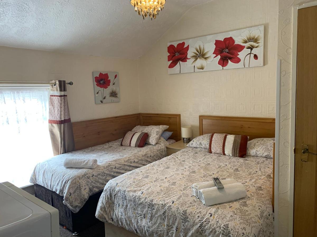 Trevaslodge - Families Only Blackpool Extérieur photo